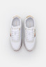 Tommy Hilfiger CORPORATE SEQUINS RUNNER Trainers white CORPORATE SEQUINS RUNNER кроссовки белый