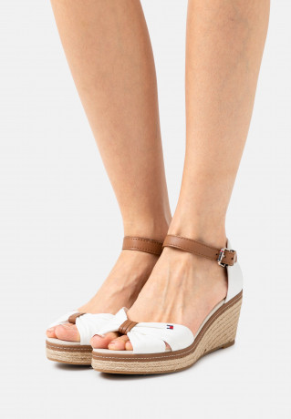 Tommy Hilfiger ICONIC ELBA  Platform sandals ecru ICONIC ELBA Сандалии на платформе экрю