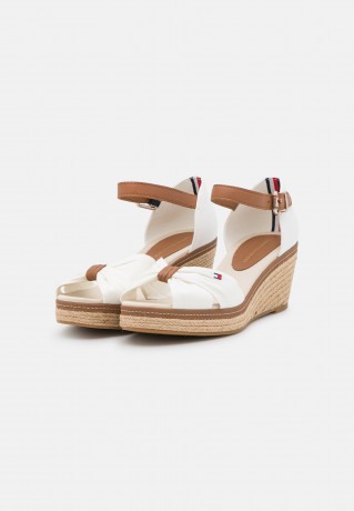 Tommy Hilfiger ICONIC ELBA  Platform sandals ecru ICONIC ELBA Сандалии на платформе экрю