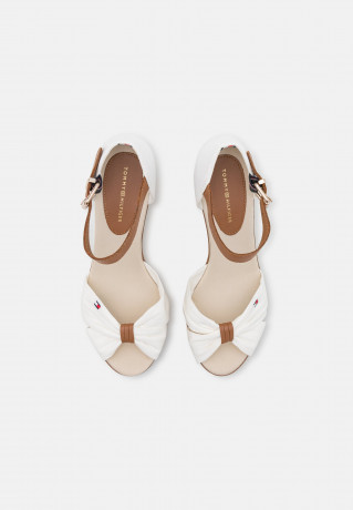 Tommy Hilfiger ICONIC ELBA  Platform sandals ecru ICONIC ELBA Сандалии на платформе экрю