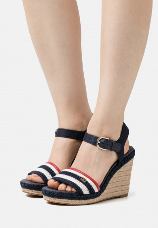 Tommy Hilfiger FEMININE CROCHET Platform sandals space blue FEMININE CROCHET Босоножки на платформе космический синий