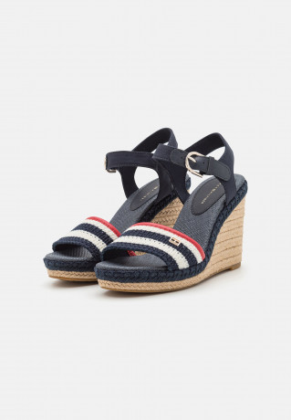 Tommy Hilfiger FEMININE CROCHET Platform sandals space blue FEMININE CROCHET Босоножки на платформе космический синий
