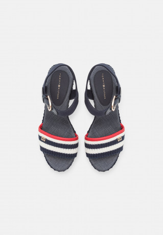 Tommy Hilfiger FEMININE CROCHET Platform sandals space blue FEMININE CROCHET Босоножки на платформе космический синий