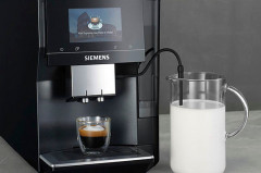SIEMENS SIEMENS Kaffeevollautomat EQ700 classic TP707D06, Full-Touch-Display, bis 15 Profile speicherbar, Milchsystem-Reinigung  Полностью автоматическая кофемашина SIEMENS EQ700 classic TP707D06, полностью сенсорный дисплей, возможность сохранения до 15 