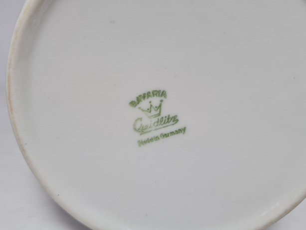 Creidlitz Bavaria Фарфоровая белая ваза с позолоченным ободком и ярким рисунком "Красные цветы", 22смx10см, Германия, 1960-70гг.