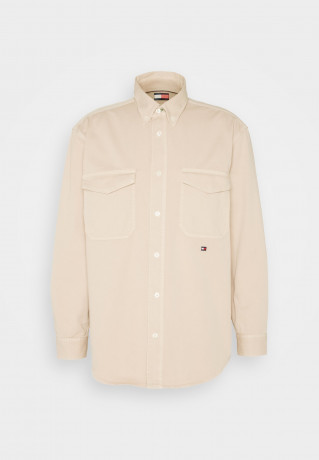 Tommy Hilfiger THXSM ARCHIVE OVERSHIRT UNISEX Button-down blouse tuscan beige THXSM ARCHIVE OVERSHIRT UNISEX Блузка на пуговицах тосканский бежевый