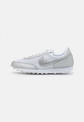 Nike Sportswear DAYBREAK Sneaker low white/metallic silver DAYBREAK Низкие кроссовки женские белый/серебристый металлик