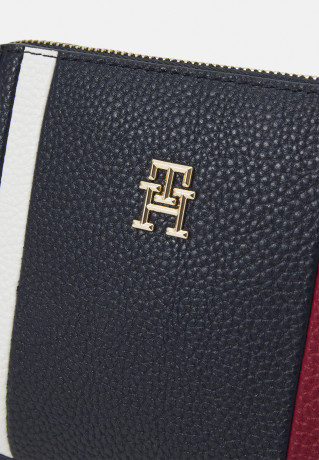 Tommy Hilfiger EMBLEM WASHBAG Wash bag space blue EMBLEM WASHBAG Мешок для стирки космический синий