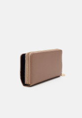 Tommy Hilfiger CHIC LARGE Wallet oat milk CHIC LARGE Кошелек овсяное молоко