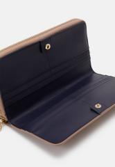 Tommy Hilfiger CHIC LARGE Wallet oat milk CHIC LARGE Кошелек овсяное молоко