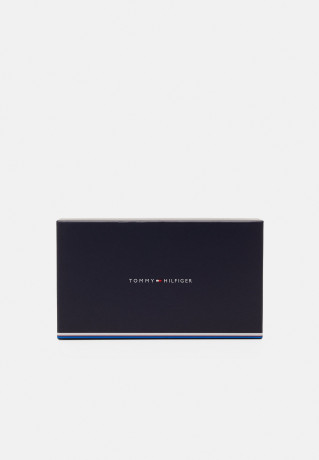 Tommy Hilfiger CHIC LARGE Wallet oat milk CHIC LARGE Кошелек овсяное молоко