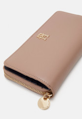 Tommy Hilfiger CHIC LARGE Wallet oat milk CHIC LARGE Кошелек овсяное молоко