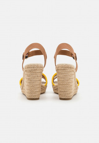 Tommy Hilfiger FEMININE CROCHET Platform sandals light sandalwood FEMININE CROCHET Босоножки на платформе светлое сандаловое дерево