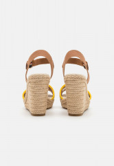 Tommy Hilfiger FEMININE CROCHET  Platform sandals light sandalwood FEMININE CROCHET Босоножки на платформе светлое сандаловое дерево