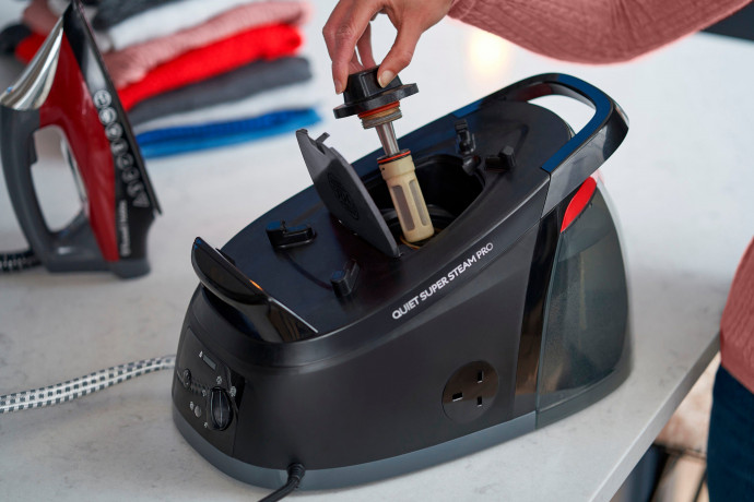 RUSSELL HOBBS RUSSELL HOBBS Dampfbugelstation 24460-56 Quiet Super Steam Pro, 1800 ml Wassertank Гладильная станция с паром RUSSELL HOBBS 24460-56 Quiet Super Steam Pro, резервуар для воды 1800 мл