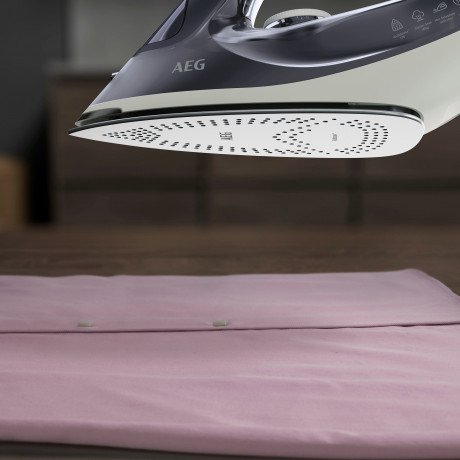 AEG AEG Dampfbugeleisen SI6-1-2MN, 2400 W, Anti-Kalk System, Restwarmeanzeige, 160 g Dampfstoss  Паровой утюг AEG СИ6-1-2МН, 2400 Вт, система защиты от накипи, индикатор остаточного тепла, паровой удар 160 г.