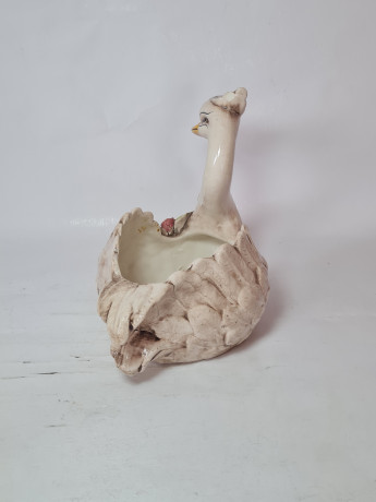 Конфетница винтажная в форме лебедя Im Stil von Bassano с объемными цветами, керамика, 14 х 23 см, Германия, 1960-70гг.
