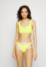 Tommy Hilfiger HIGH LEG CHEEKY  Bikini bottoms magnetic yellow HIGH LEG CHEEKY Плавки бикини магнитный желтый