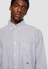 Tommy Hilfiger TOMMY HILFIGER X SHAWN MENDES ITHACA STP ARCHIVE SHIRT UNISEX Shirt blue coast/optic white TOMMY HILFIGER X SHAWN MENDES ITHACA STP ARCHIVE РУБАШКА УНИСЕКС Рубашка синий берег/оптический белый