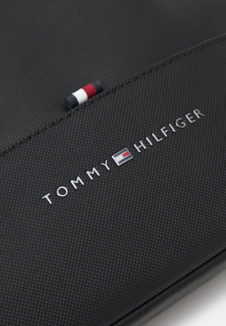 Tommy Hilfiger ESSENTIAL CROSSOVER UNISEX Across body bag black ESSENTIAL CROSSOVER UNISEX Сумка через плечо черный