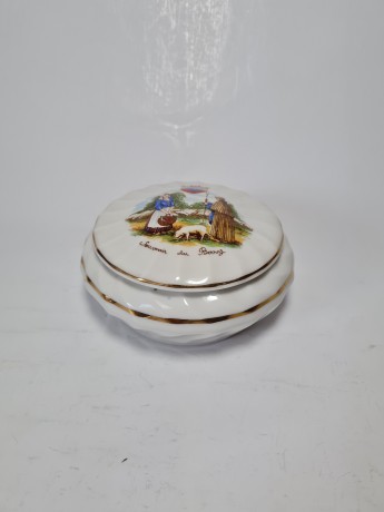 Шкатулка-бонбоньерка винтажная Castelroux "Пастух с девушкой", фарфор, 12 х 7см, Франция, 1950-60гг.