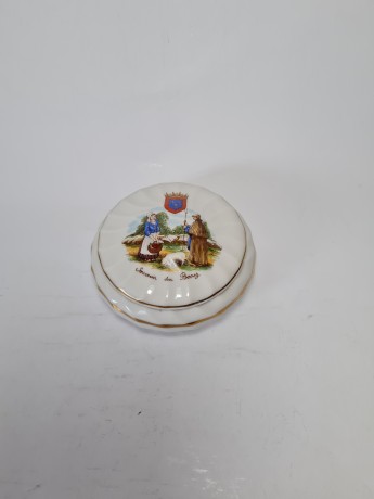 Шкатулка-бонбоньерка винтажная Castelroux "Пастух с девушкой", фарфор, 12 х 7см, Франция, 1950-60гг.