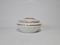 Шкатулка-бонбоньерка винтажная Castelroux &quot;Пастух с девушкой&quot;, фарфор, 12 х 7см, Франция, 1950-60гг.