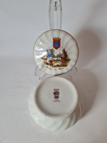 Шкатулка-бонбоньерка винтажная Castelroux "Пастух с девушкой", фарфор, 12 х 7см, Франция, 1950-60гг.