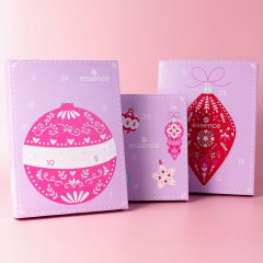 essence The Holiday Tree Adventskalender 2026, essence бьюти-адвент-календарь The Holiday Tree 2026 с макияжем, уходом и аксессуарами, 24 веганских сюрприза