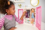 Mattel Barbie Fashionistas Kleiderschrank mit Puppe Шкаф модницы Барби с куклой