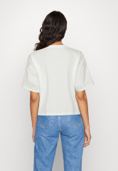 Tommy Hilfiger TEE Print T-shirt ecru TEE Футболка с принтом экрю