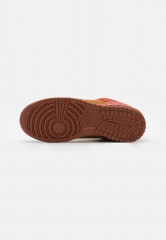 Nike Sportswear DUNK DISRUPT 2 Sneaker low desert bronze/pink prime/rugged orange/canyon rust/electro purple/washed teal DUNK DISRUPT 2 Низкие кроссовки женские бронза пустыни/розовый прайм/грубый оранжевый/каньон ржавчины/электро-фиолетовый/бледный бирюз