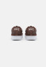 Nike Sportswear BLAZER UNISEX Sneaker low light chocolate/white/sail BLAZER UNISEX Низкие кроссовки женские светлый шоколад/белый/парус