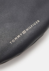 Tommy Hilfiger CHAIN MINI CROSSOVER Handbag black CHAIN ??MINI CROSSOVER Сумочка черный