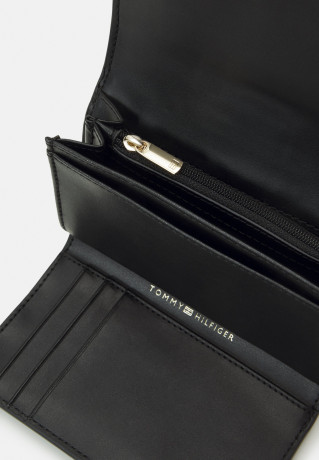 Tommy Hilfiger CONTEMPORARY MED WALLET Wallet black КОШЕЛЕК CONTEMPORARY MED Бумажник черный
