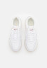 Tommy Hilfiger ELEVATED FEMININE RUNNER Trainers white ELEVATED FEMININE RUNNER — Кроссовки белый