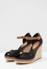 Tommy Hilfiger ICONIC ELENA SANDAL High heeled sandals black ICONIC ELENA SANDAL Босоножки на высоком каблуке черный