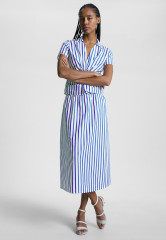 Tommy Hilfiger STRIPE TWIST DETAIL SHORT SLEEVE Blouse banker stp ultra blue КОРОТКИЙ РУКАВ С ПОЛОСОЙ TWIST DETAIL Блузка банкир стп ультра синий