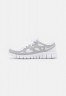 Nike Sportswear FREE RUN 2 Sneaker low white/summit white/pure platinum FREE RUN 2 Низкие кроссовки женские белый/саммит белый/чистая платина