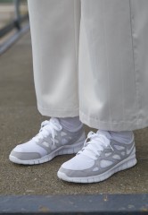 Nike Sportswear FREE RUN 2 Sneaker low white/summit white/pure platinum FREE RUN 2 Низкие кроссовки женские белый/саммит белый/чистая платина