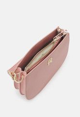 Tommy Hilfiger LIFE MED CROSSOVER Across body bag soothing pink LIFE MED CROSSOVER Сумка через плечо успокаивающий розовый