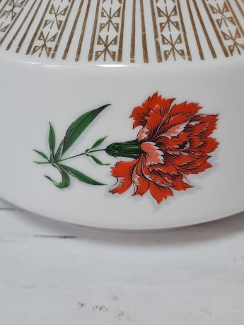 Ваза винтажная Winterling Kirchenlamitz Bavaria с красной гвоздикой и золотистым декором, фарфор, 22.5 см, Германия, 1960-70гг.