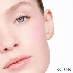DIOR Das Dior-Set fur naturlichen Glow Lippenol, Blush und Nagelcreme  Набор Dior: масло для губ с естественным сиянием, румяна и крем для ногтей.
