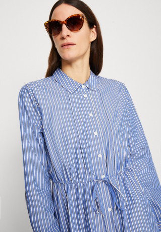 Tommy Hilfiger STRIPE MIDI SHIRT DRESS Shirt dress nola/desert sky ПЛАТЬЕ-РУБАШКА МИДИ В ПОЛОСКУ Платье-рубашка нола / небо пустыни