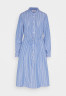 Tommy Hilfiger STRIPE MIDI SHIRT DRESS Shirt dress nola/desert sky ПЛАТЬЕ-РУБАШКА МИДИ В ПОЛОСКУ Платье-рубашка нола / небо пустыни