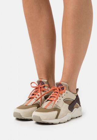 Nike Sportswear AIR HUARACHE Sneaker low braun AIR HUARACHE Низкие кроссовки женские коричневый