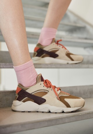 Nike Sportswear AIR HUARACHE Sneaker low braun AIR HUARACHE Низкие кроссовки женские коричневый