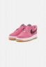 Nike Sportswear WMNS AIR FORCE 1 07 SE Sneaker low desert berry/black/burgundy crush/white/light silver/light brown WMNS AIR FORCE 1 07 SE Низкие кроссовки женские ягоды пустыни/черный/бордовый раздавленный/белый/светло-серебристый/светло-коричневый