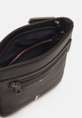 Tommy Hilfiger CORPORATE MINI CROSSOVER UNISEX Across body bag black CORPORATE MINI CROSSOVER UNISEX Сумка через плечо черный