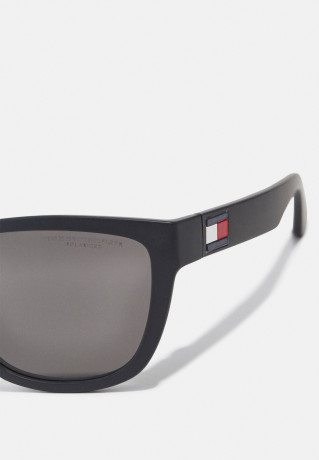 Tommy Hilfiger Sunglasses matt black Солнечные очки матовый черный